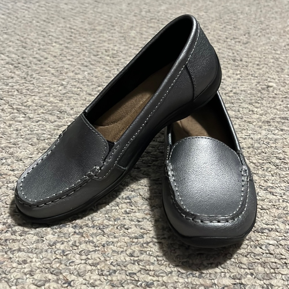 Bass pewter color loafers
